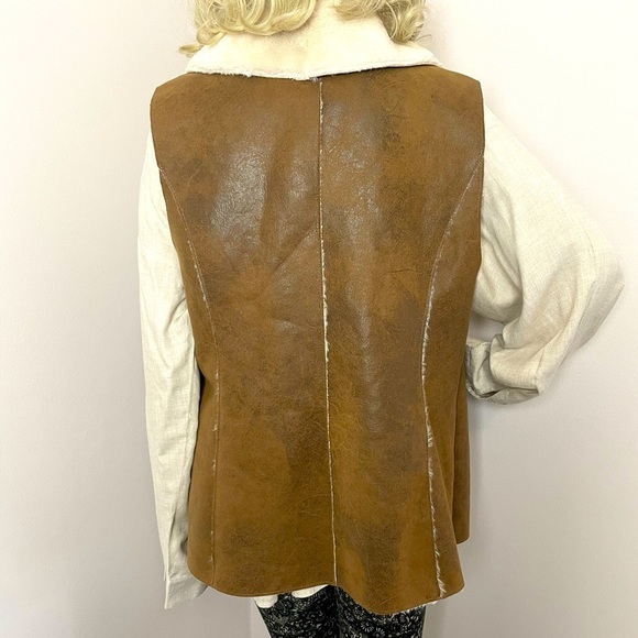Bagatelle Vegan Leather Fleece-Lined Vest – Size Large - Picture 3 of 9